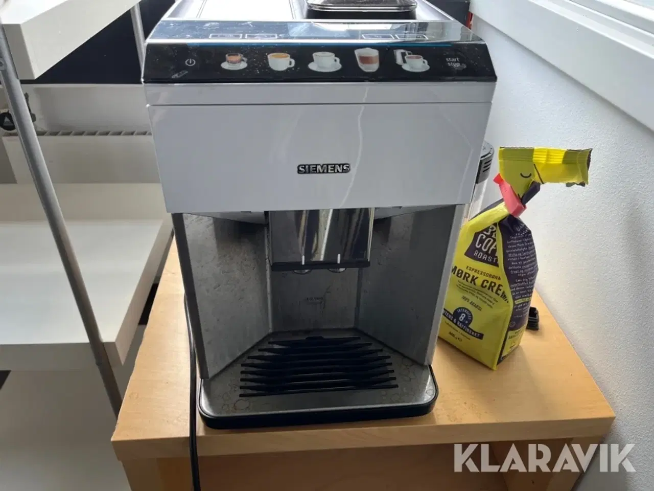 Billede 10 - Borde, kaffemaskine og elkedel