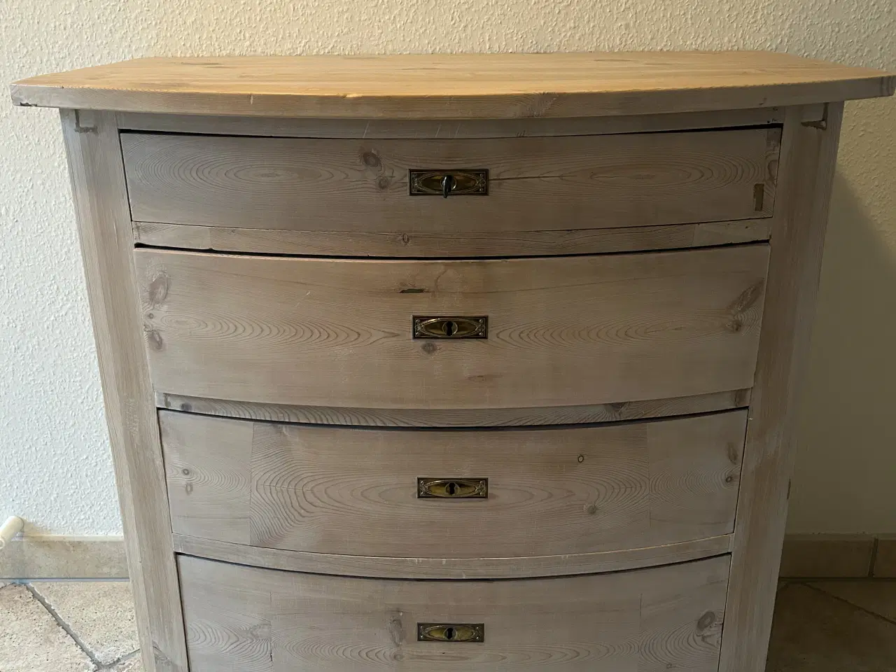 Billede 2 - kommode afsyret med 4 skuffer