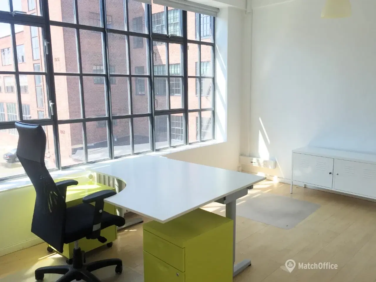 Billede 2 - Lækkert lyst hjørnekontor i velfungerende kontorfællesskab