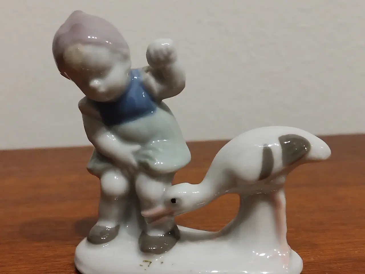 Billede 2 - Lille porcelæns figur