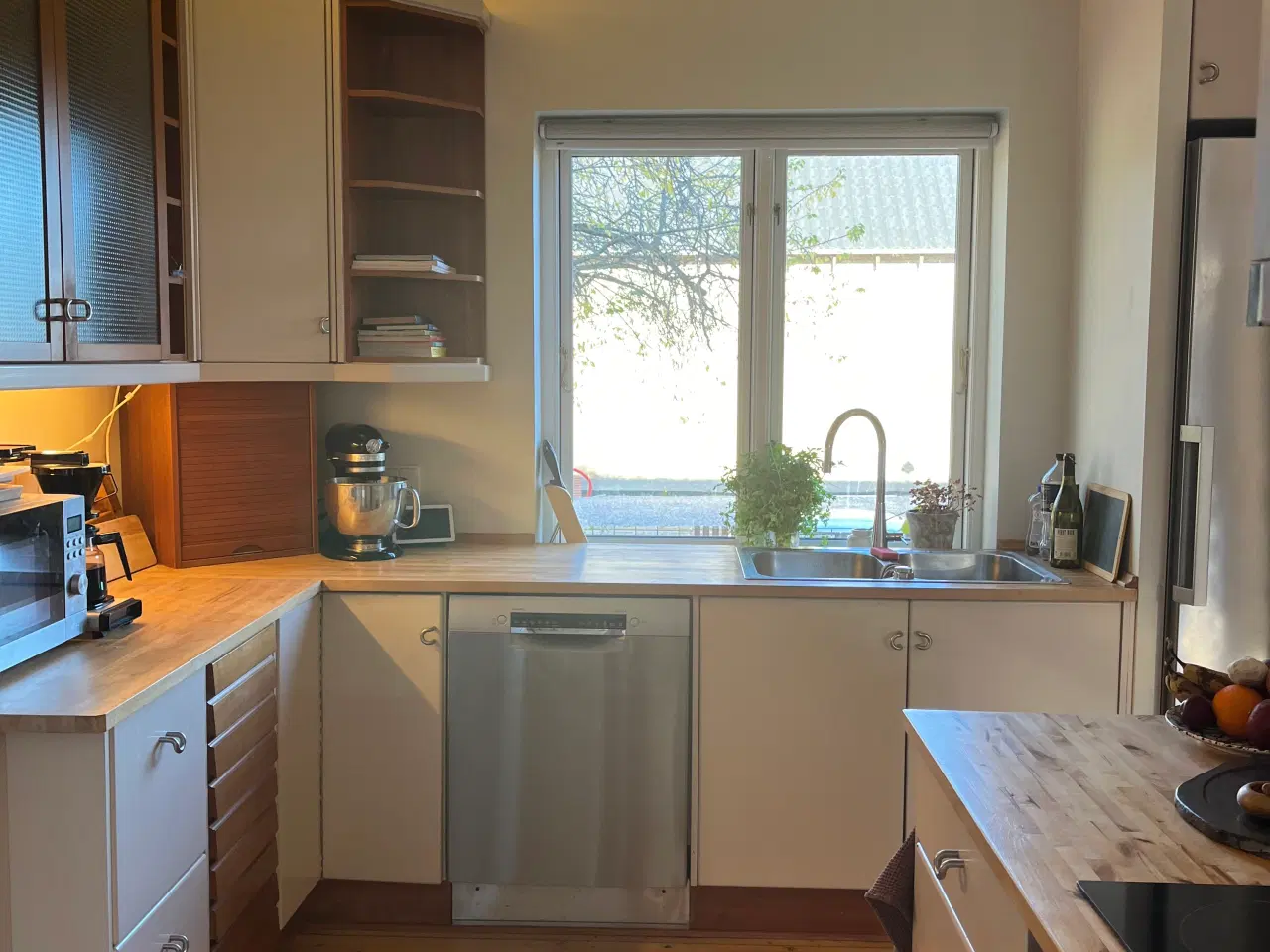 Billede 1 - Pænt og funktionelt køkken – inkl. næsten alle hvi