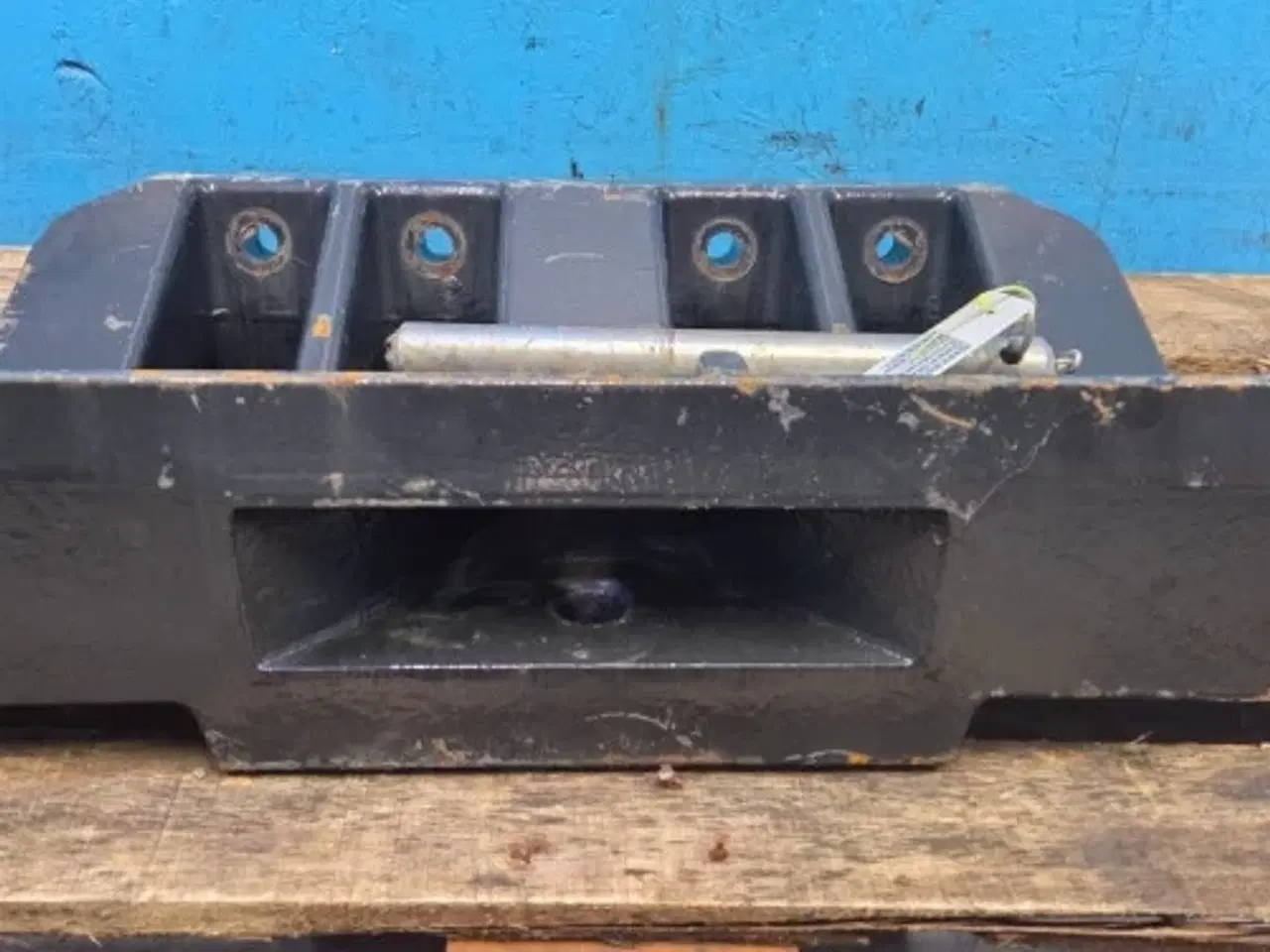 Billede 3 - Case Maxxum 145 Frontvægt Holder 82031499