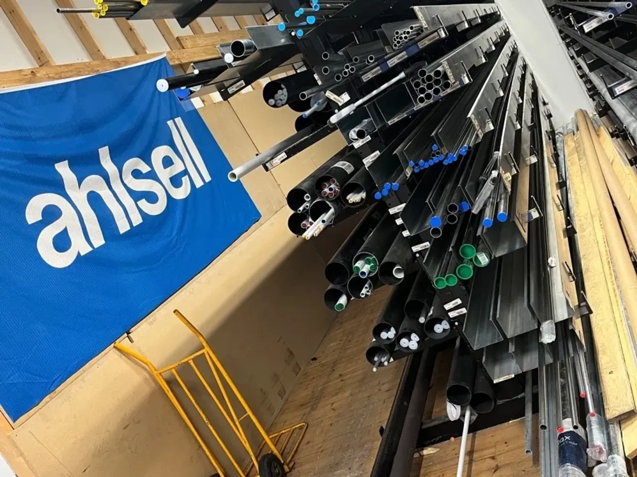 Billede 1 - Grenreol en række