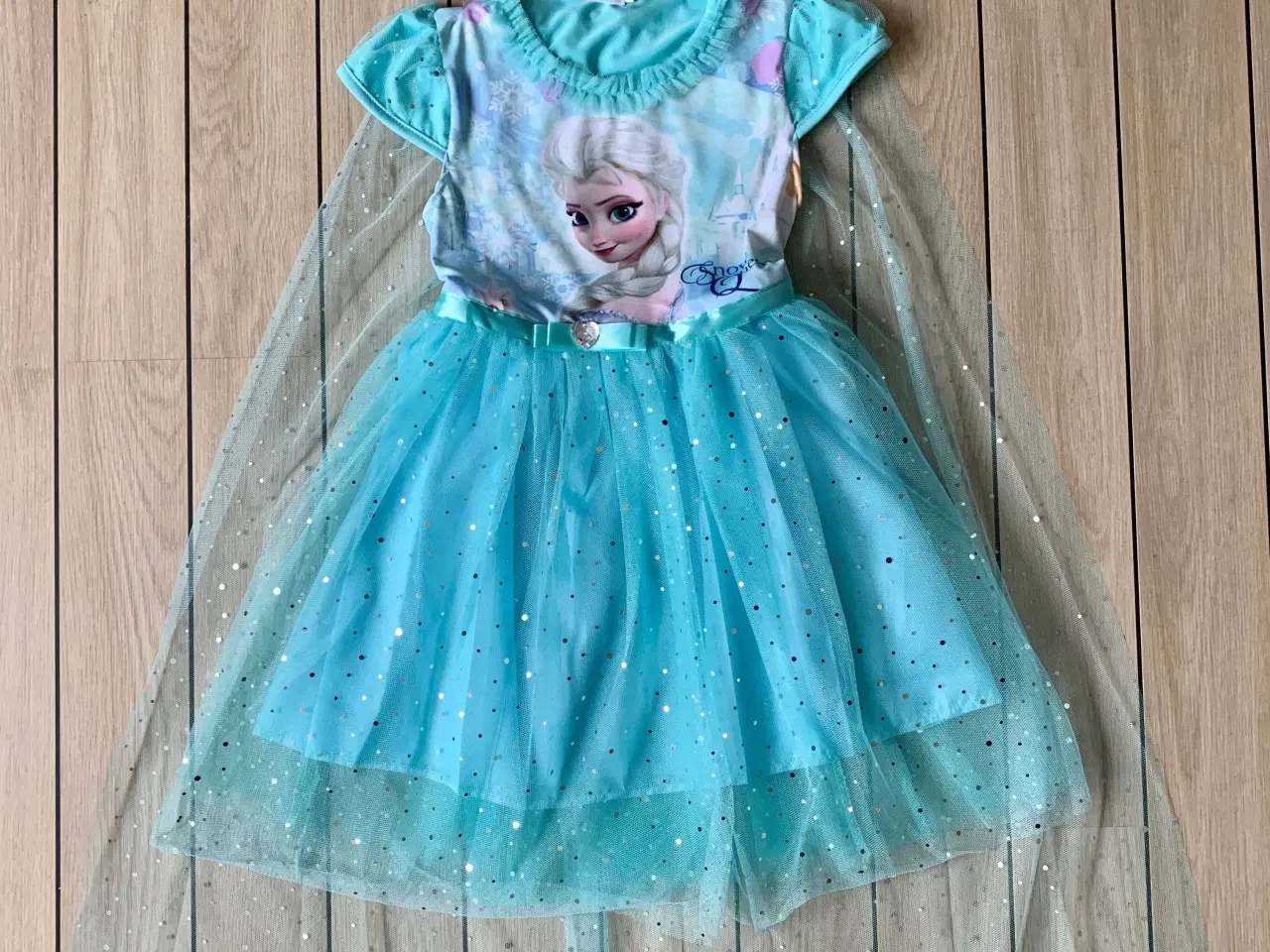 Billede 1 - Frost kjole med slæb str. 116 med Elsa fra Frost