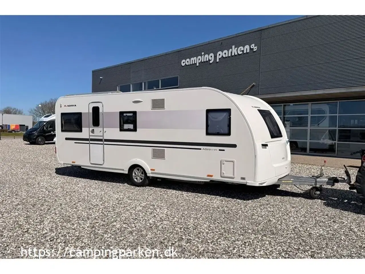 Billede 1 - 2017 - Adria Adora 613 PK   Ideel familevogn med mange sovepladser, 3 langsgående køjesenge og dobbeltseng