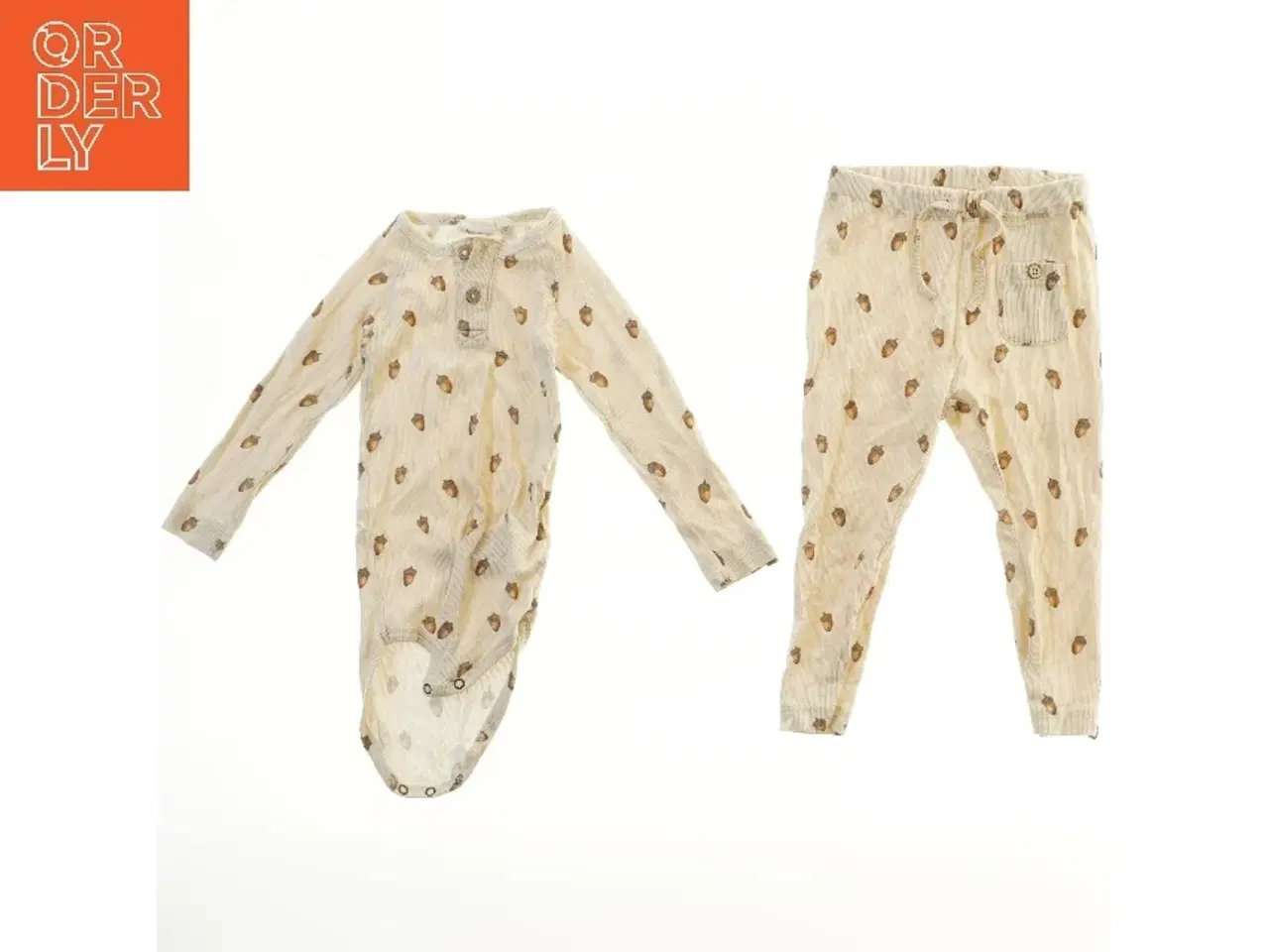 Billede 1 - Børnetøj sæt med print fra Lil atelier (str. 86)