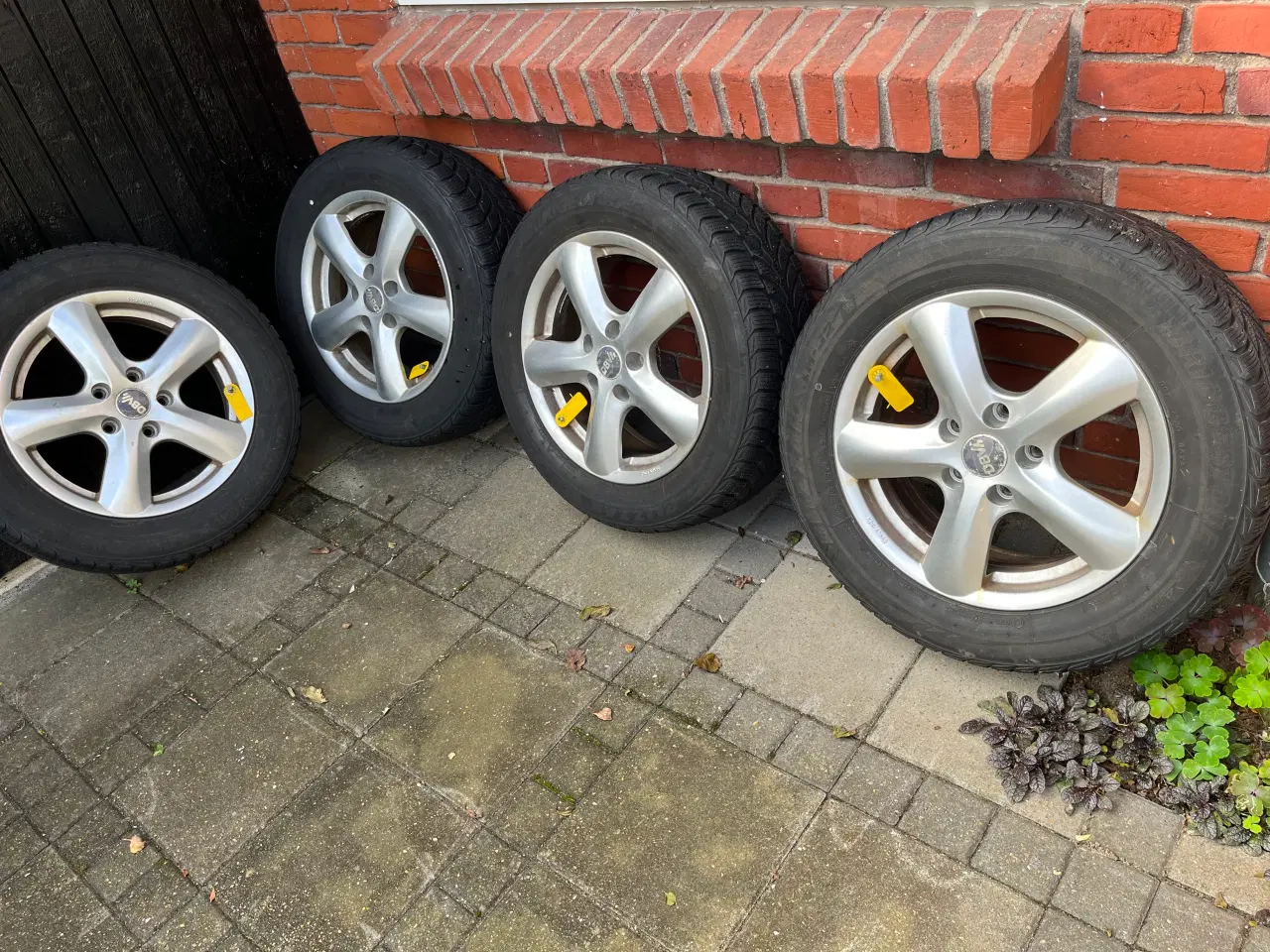 Billede 2 - Nissan Juke Vinterdæk med fælge.