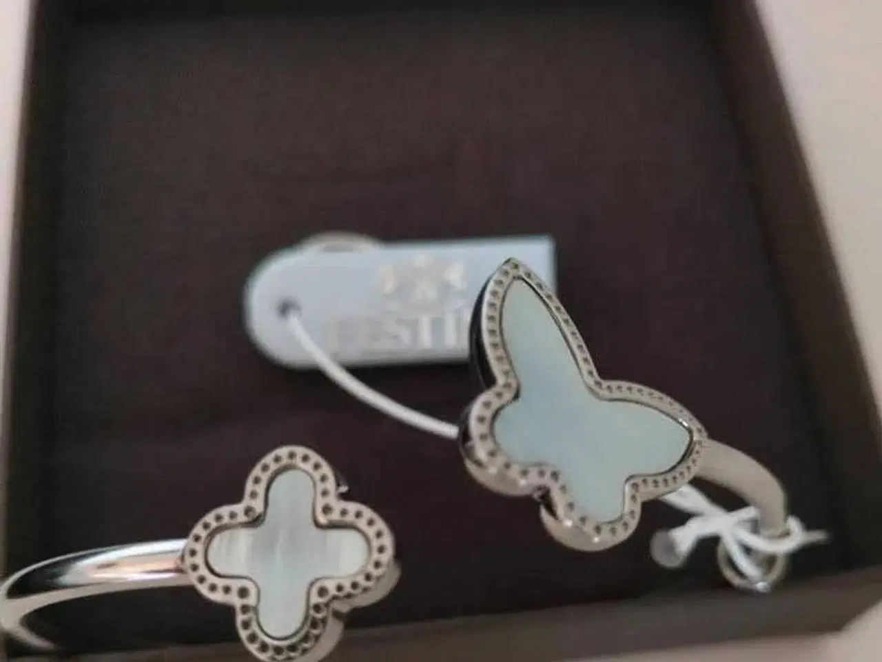 Billede 1 - Ny og Ubrugt Sødt åbent armring fra Festina