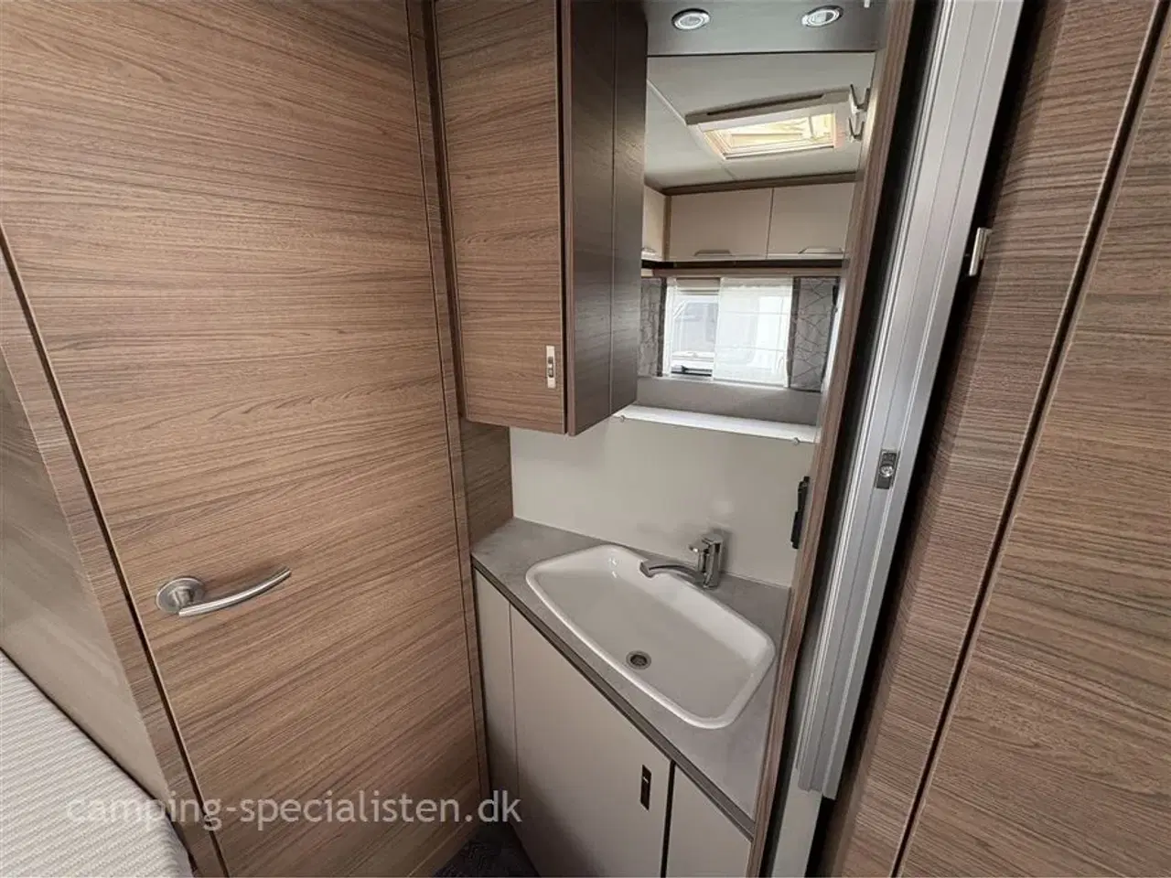 Billede 9 - 2022 - Knaus Sport 450 FU SPORT E POWER SELECTION   Knaus Sport 450 FU E-power 2022 - inkl. Ventura 300 fortelt - kan nu ses hos Camping-Specialisten.dk