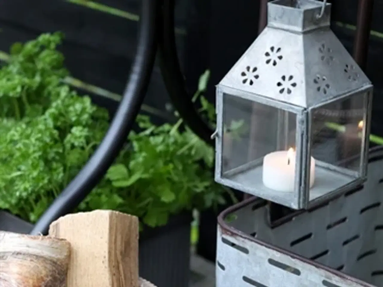 Billede 3 - Lanterne med blomster mønster i zink,