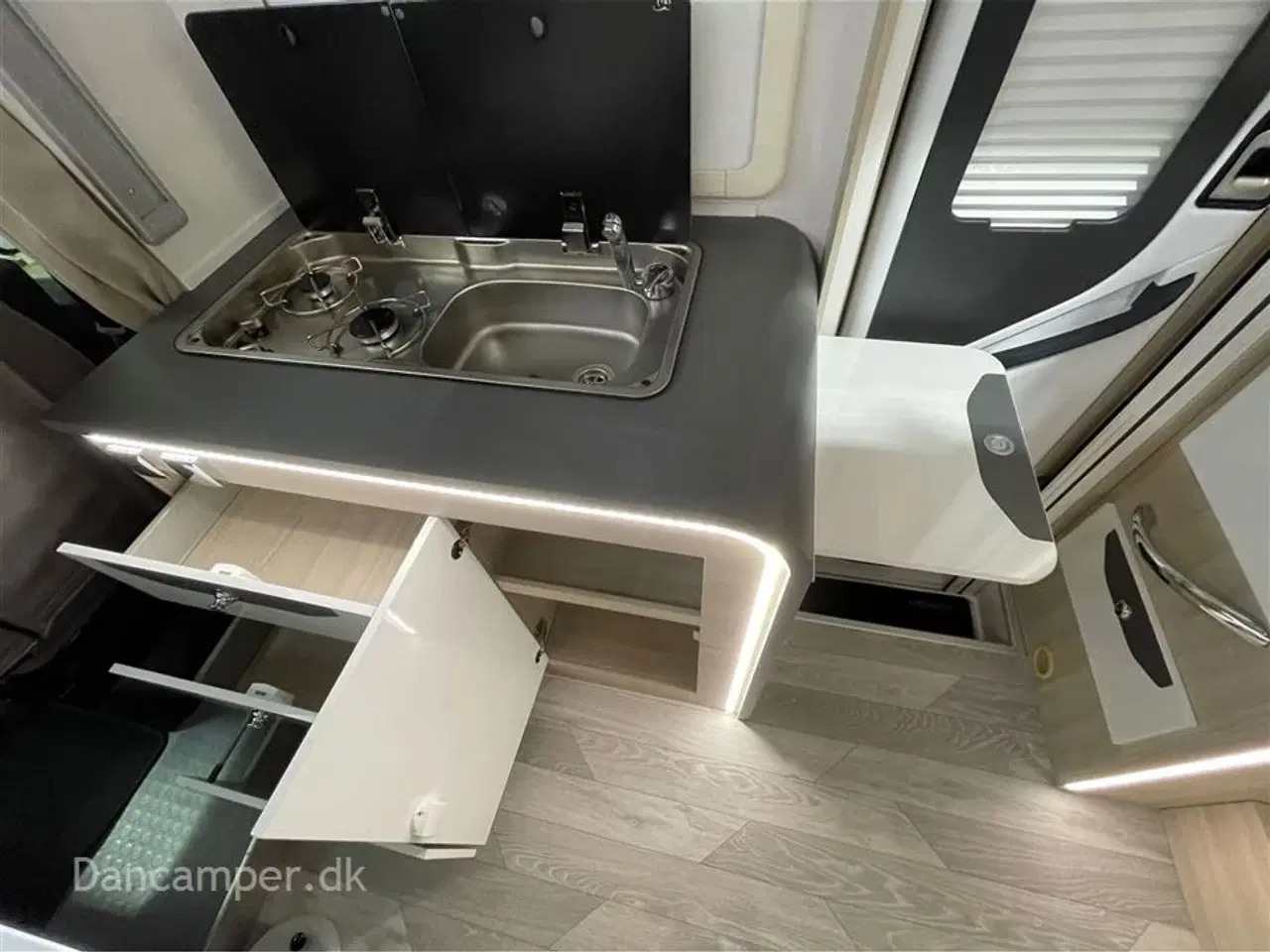 Billede 13 - 2023 - Ilusion   Ilusion XMK 590 Premium, flot lyst interiør, 180 Hk og 9 trins automatgear