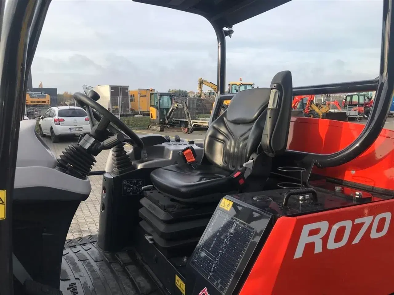 Billede 6 - Kubota R070 brugt maskine kun kørt 10 timer.