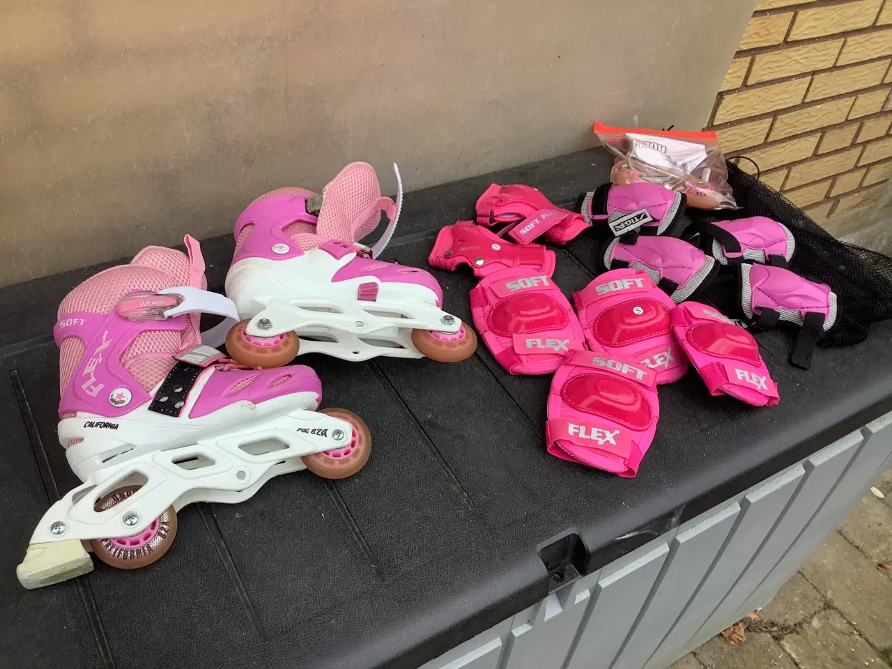 Billede 1 - Pige rulleskøjter i pink