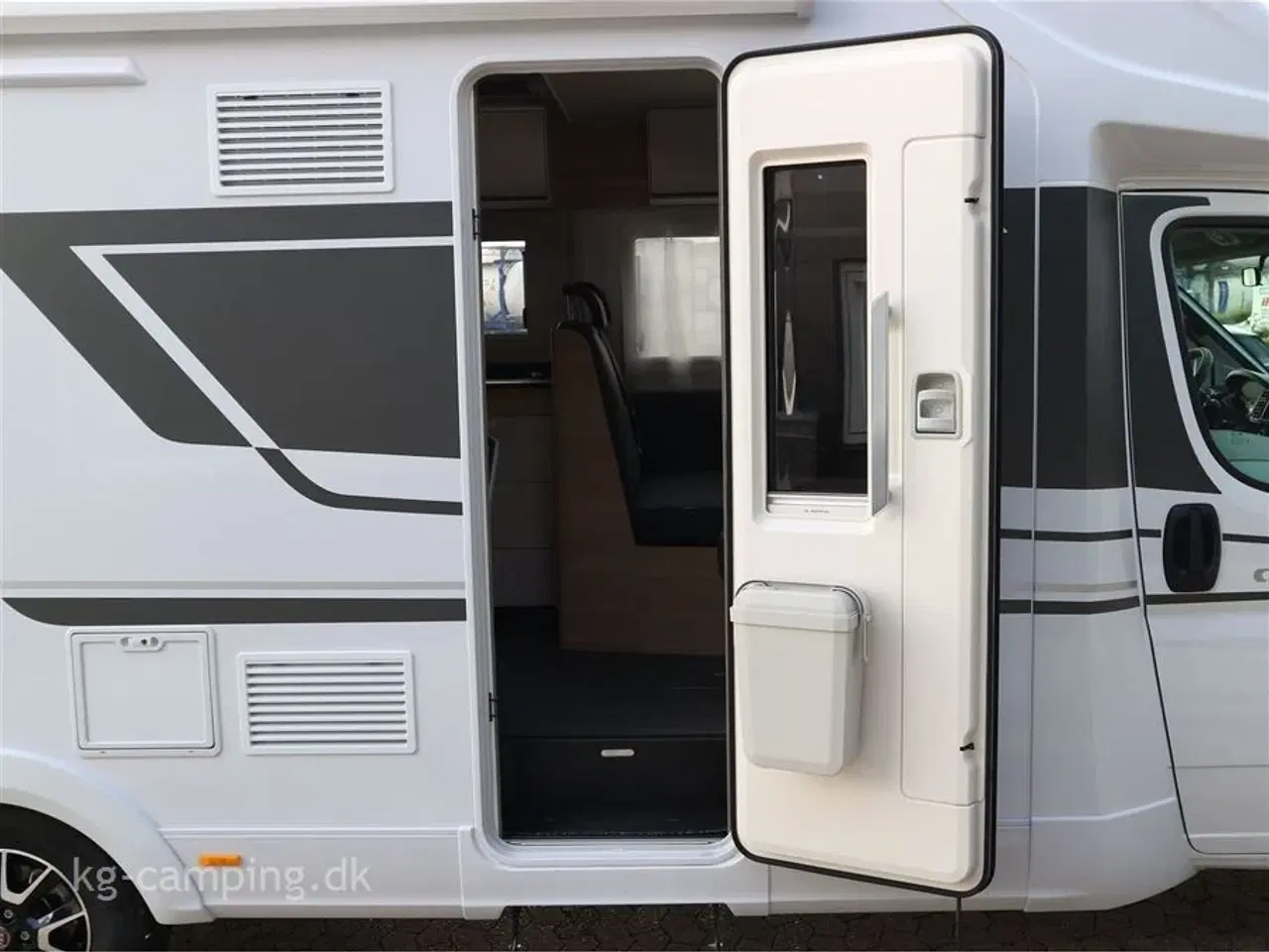 Billede 11 - 2023 - Adria Matrix Axess M670 SL   Åbent hus tilbud.  nu nedsat med kr.72709 | Enkeltsenge og sænkeseng i forenden.