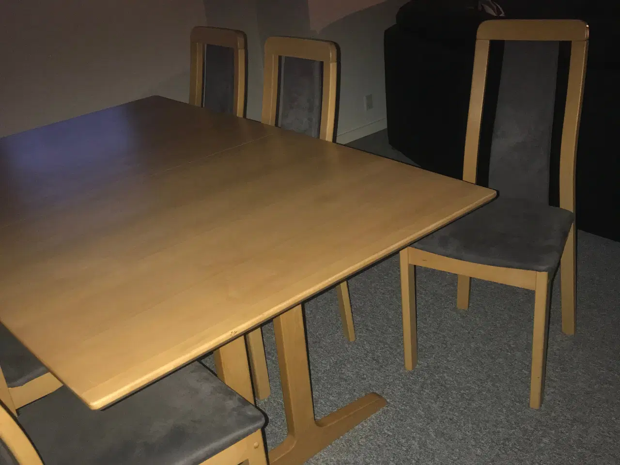 Billede 1 - Spisebord m. to indbygget plader og 6 stole-samlet