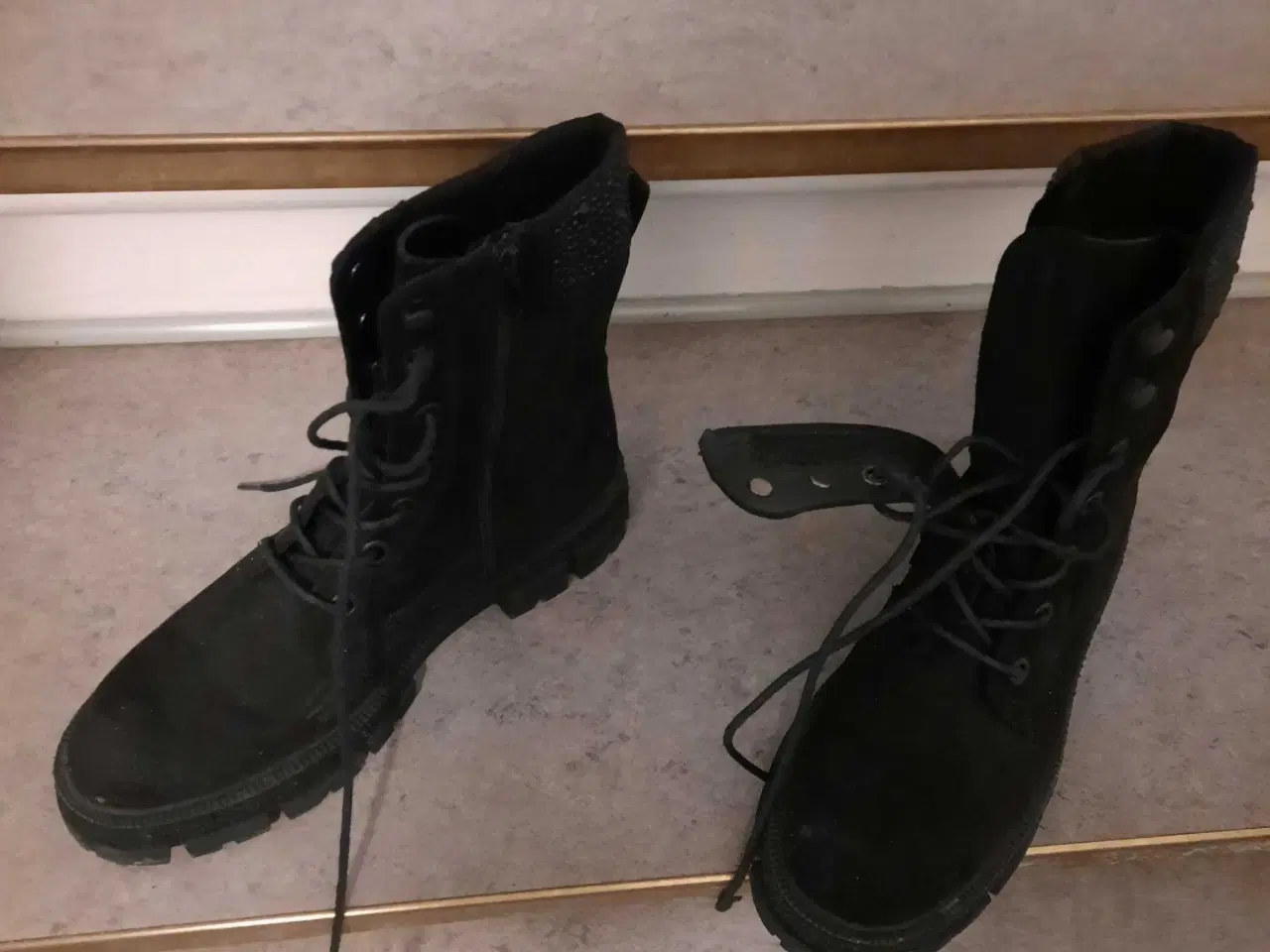 Billede 3 - Et par vinterstøvler til damer