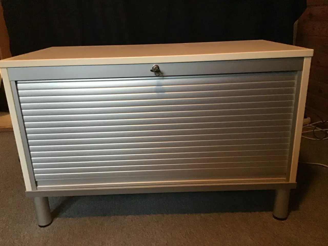 Billede 3 - Lille jalousimøbel