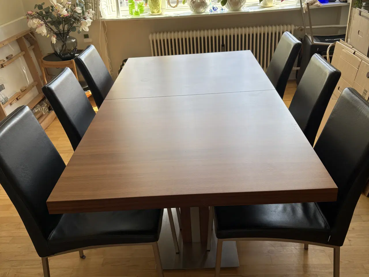 Billede 2 - BoConcept spisebord med 8 stole