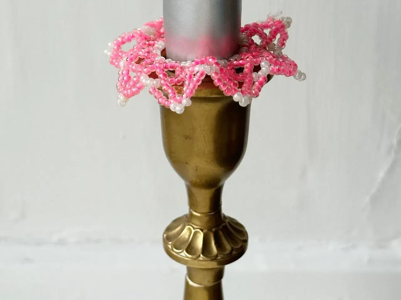 Billede 1 - Perlesyet lysekrans, pink/sæbeboble