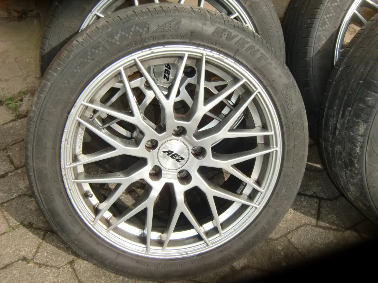 Billede 1 - 4 stk alufælge AEZ med dæk fra Peugeot 308