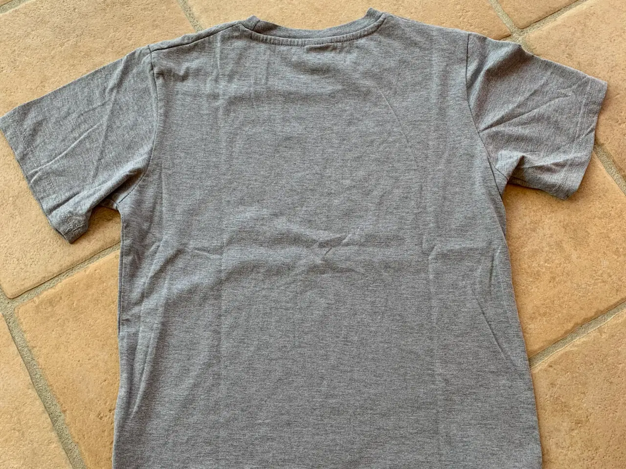 Billede 2 - T-shirt grå med tryk I love Roma str.xs