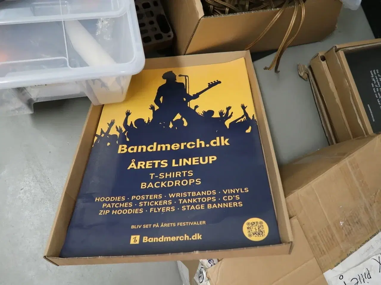 Billede 13 - Div. Elektronik, højtalere, skrivebord, merchandise m.m.