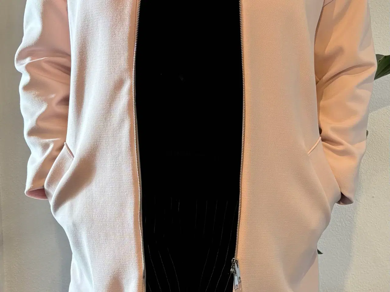 Billede 1 - Flot sart Rosa blazer fra HM ( ny )