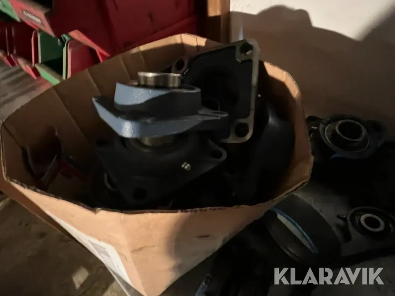 Billede 8 - Blandet lot Lejer, flanger, remme, generator og diverse andet