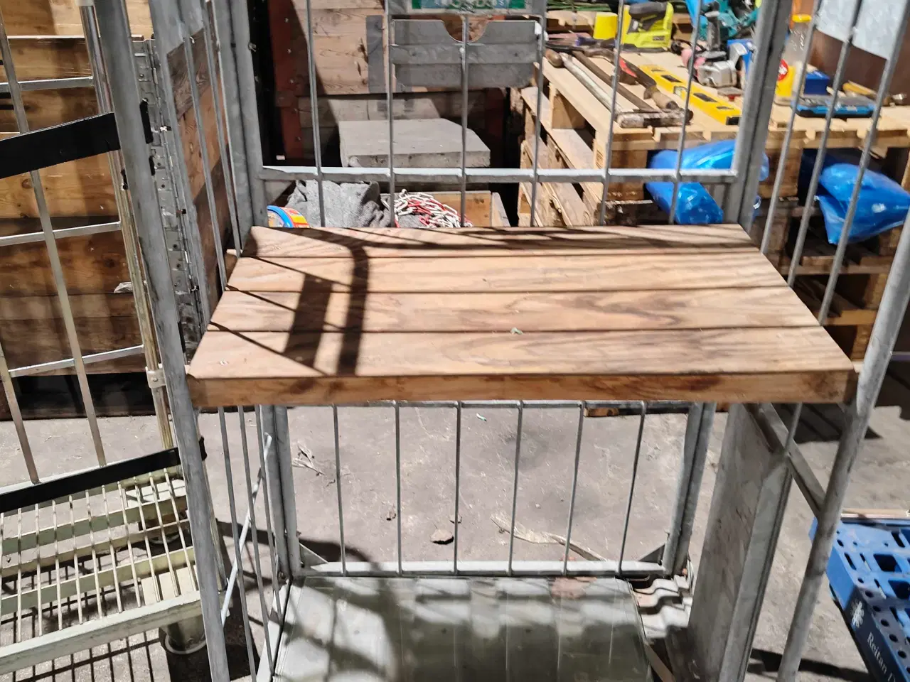 Billede 3 - Rullebur og reoler. 