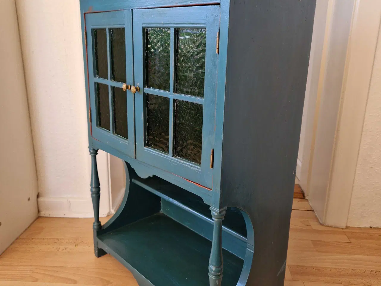 Billede 2 - Unikt antikt arvestykker. Tobaksskab/vitrineskab