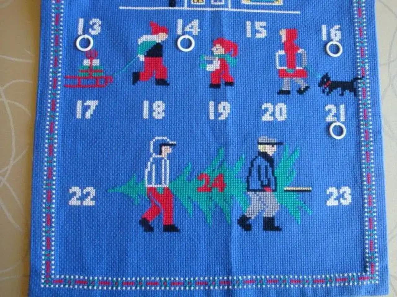 Billede 3 - Julekalender rigtig fin broderet