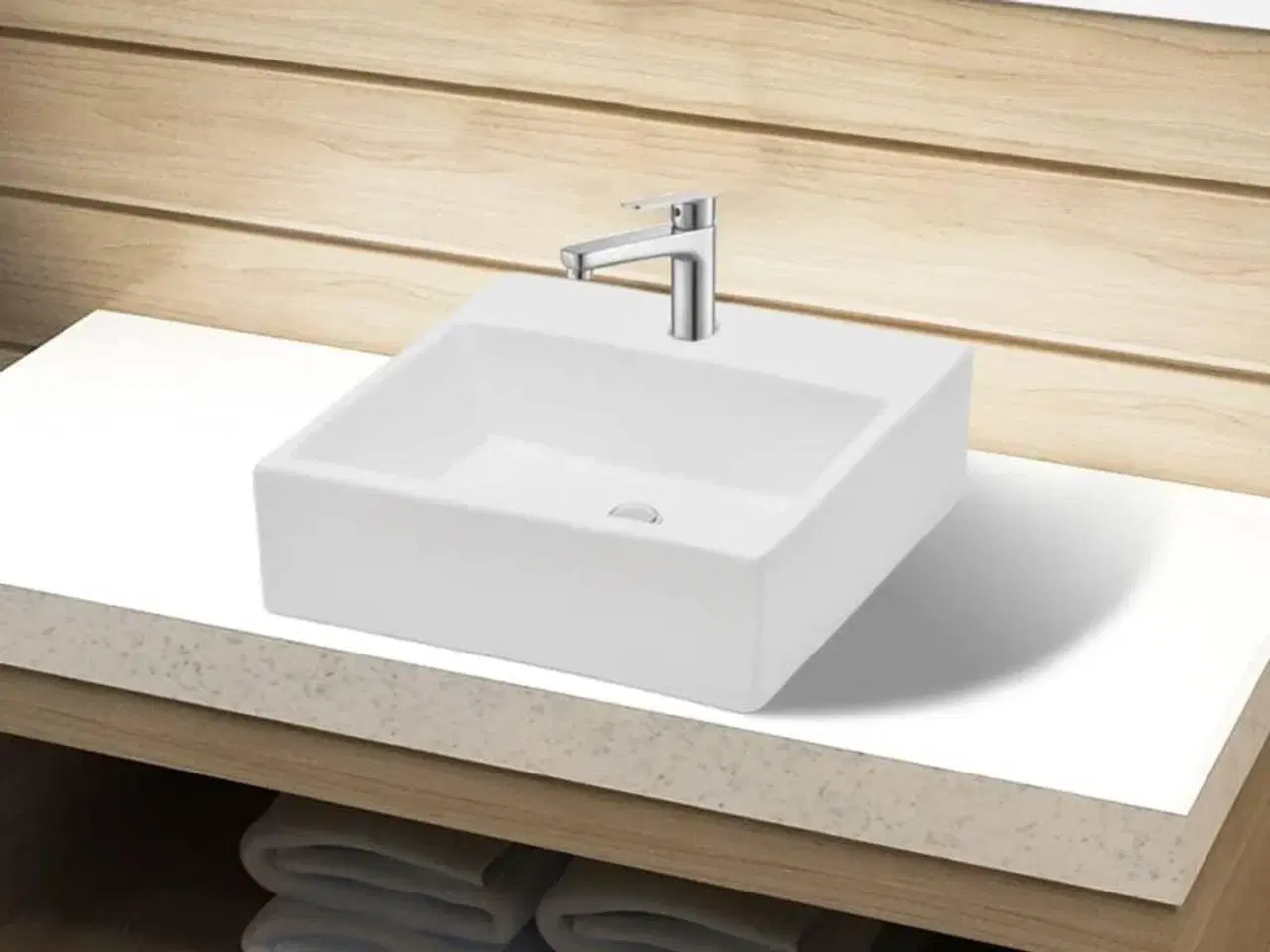 Billede 1 - Keramisk håndvask med vandhanehul hvid firkantet