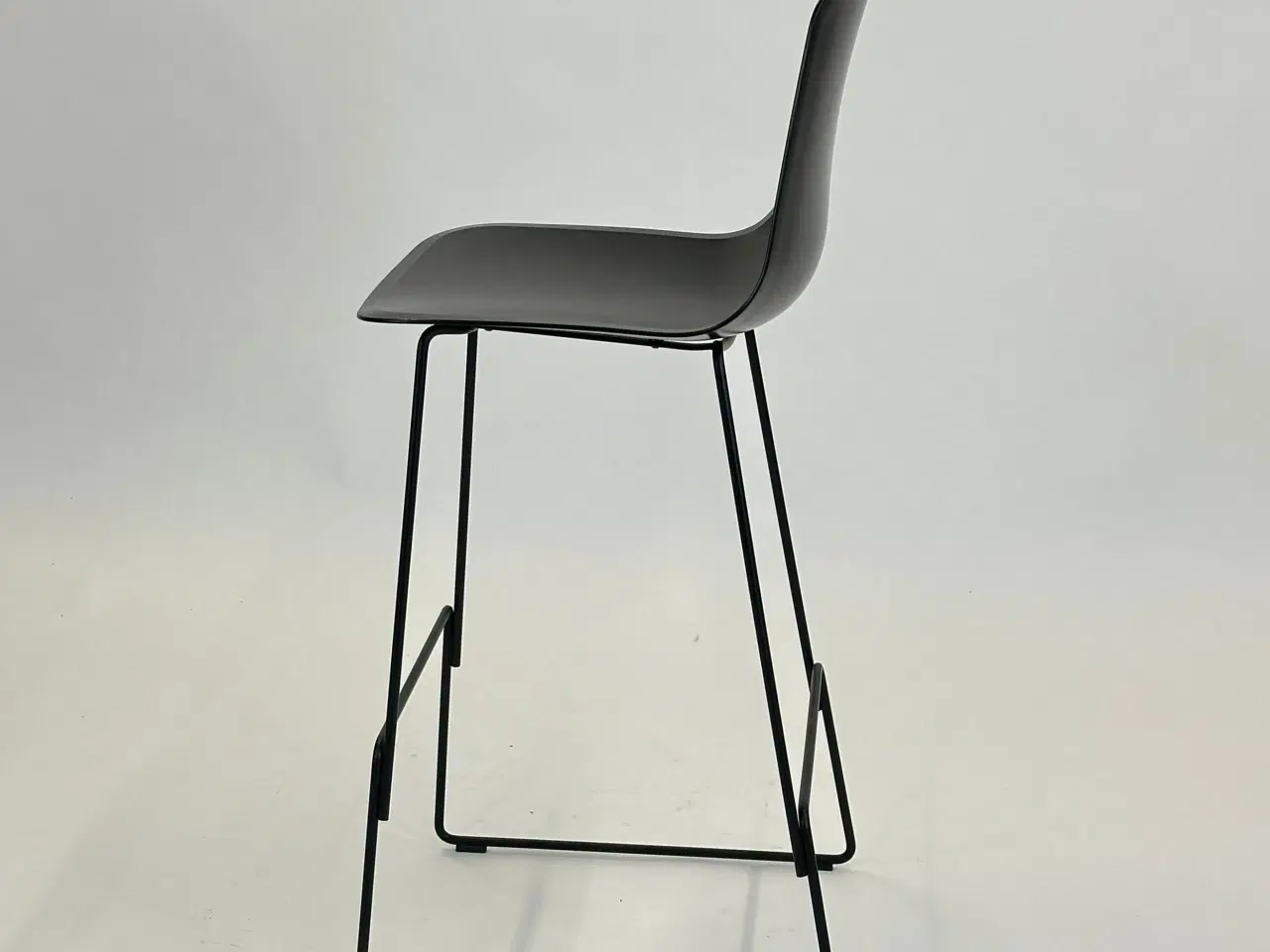 Billede 4 - Pato Sledge Barstool (Sort) fra Fredericia Furniture