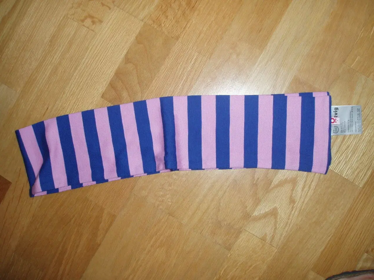 Billede 1 - Nyt Katvig halstørklæde 