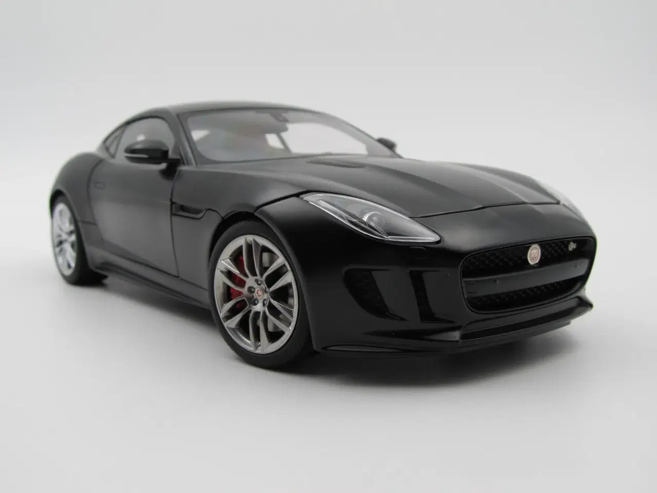 Billede 6 - 2015 Jaguar F-Type R - AUTOart - 1:18