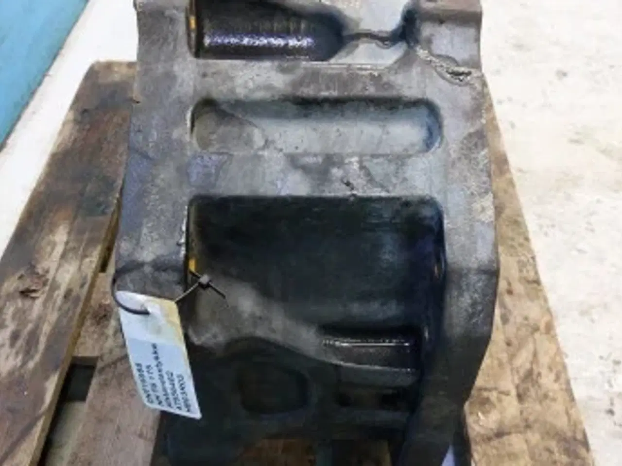 Billede 9 - New Holland T6 Afstandsstykke 47556462