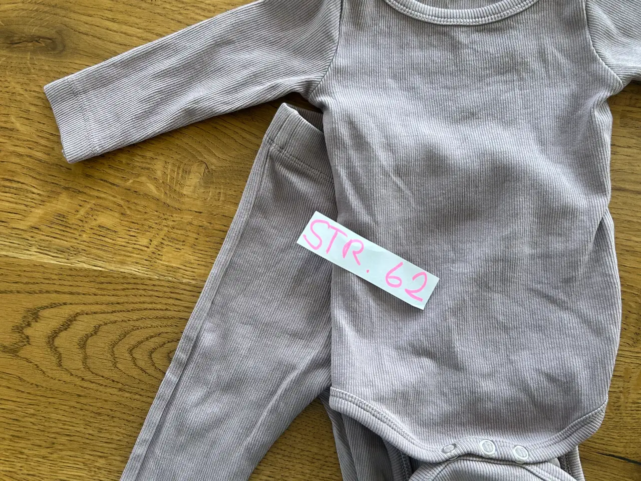 Billede 4 - Babytøj til pige str. 62