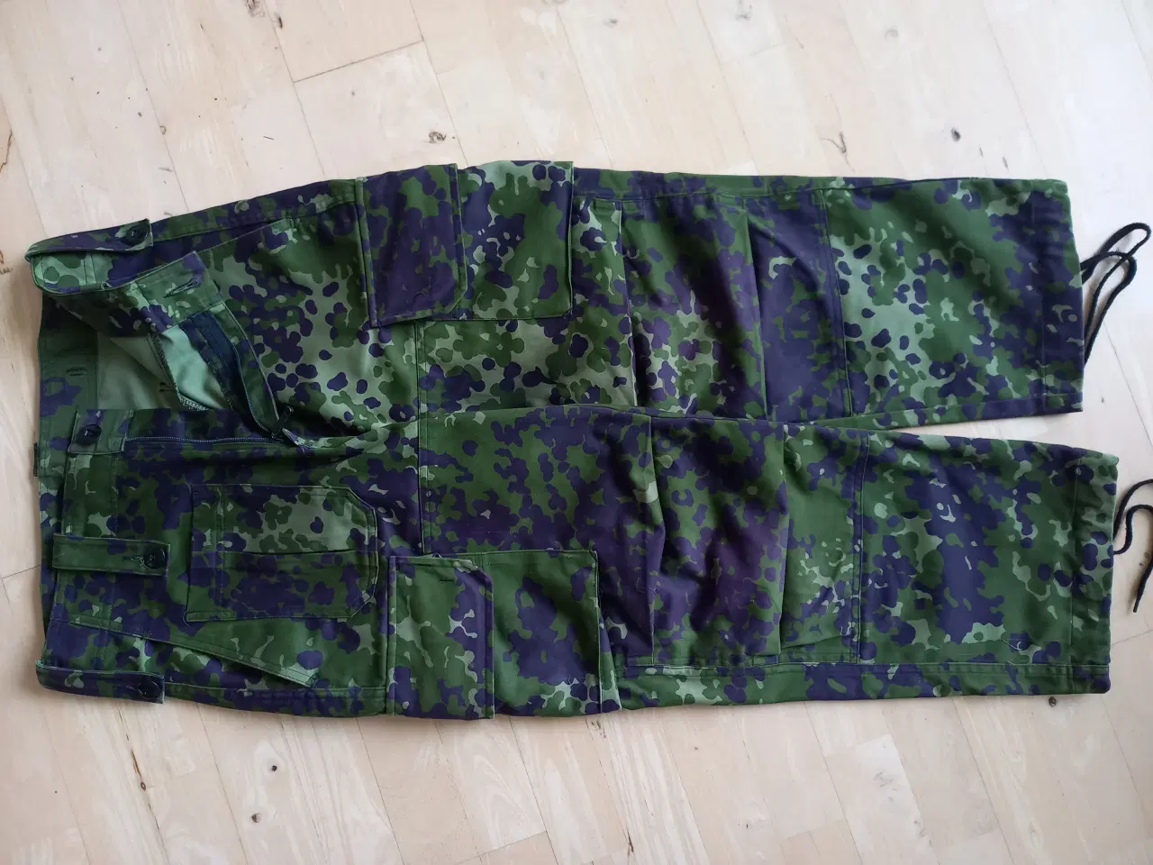 Billede 4 - Kampuniform M/84 – str. S – næsten ny – militær