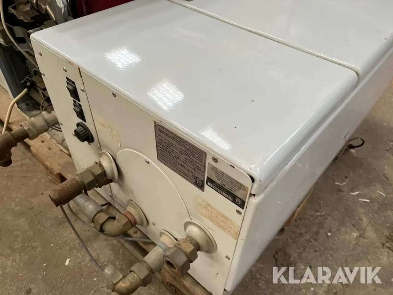 Billede 5 - Palle med fyr og vandvarmer Vaillant og søberg