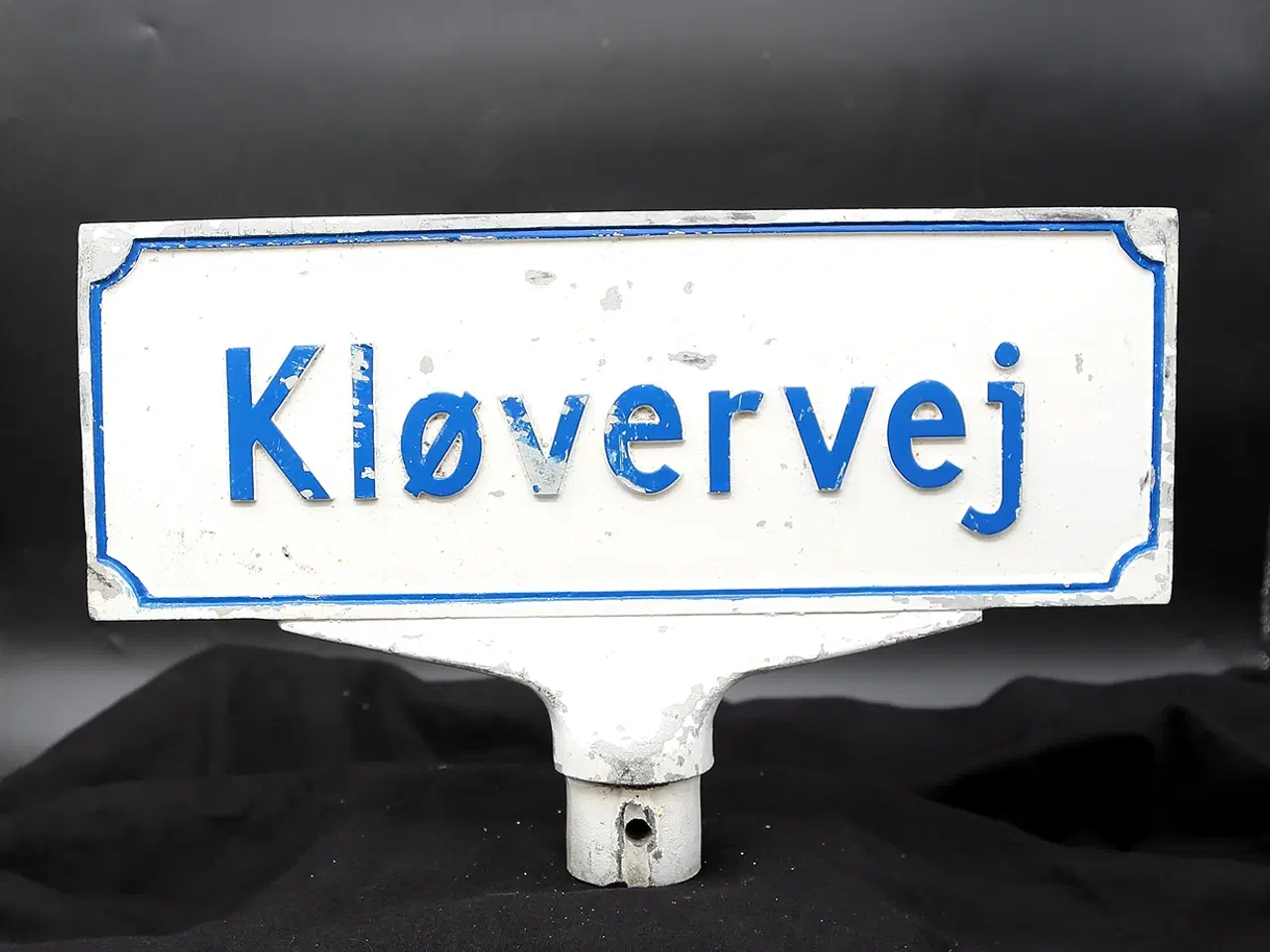 Billede 2 - Vintage dansk vejskilt “Kløvervej” i aluminium