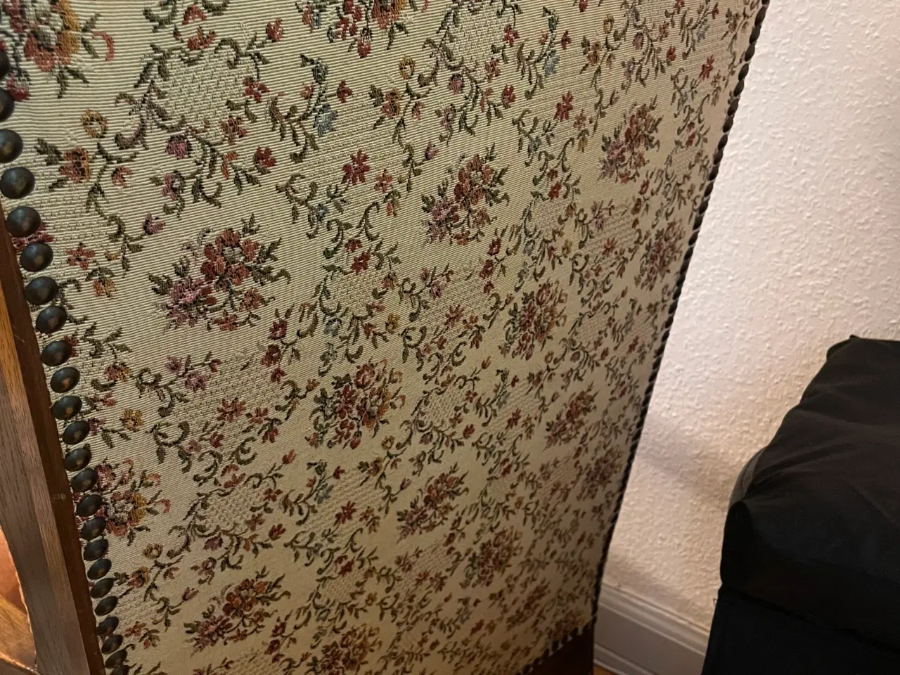 Billede 2 - Antik højrygget Øreklap lænestol og London sofa