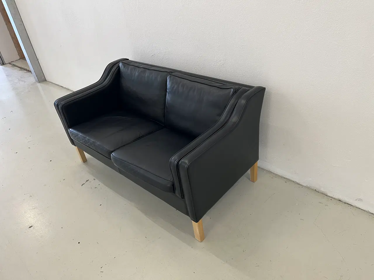 Billede 6 - Mogens Hansen MH195 2 Pers.Sofa i sort Premium.