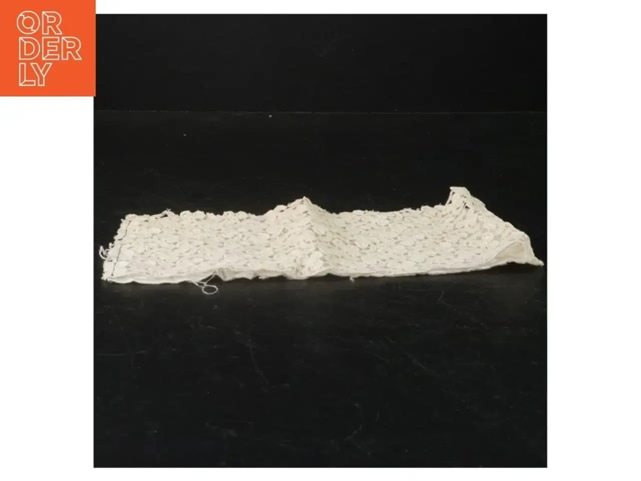 Billede 3 - Hvidt blonde tekstil (str. 24 x 10 cm)
