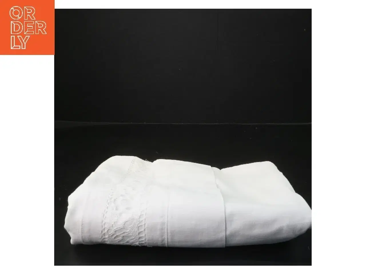 Billede 2 - Hvid dug med blonder (str. 90x68 cm)