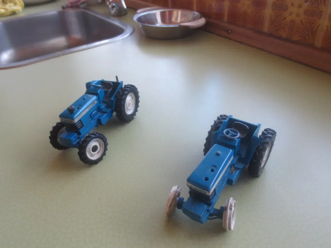 Billede 1 - 3 stk Modeltraktorer Ford TW 20 Massey ferguson 59