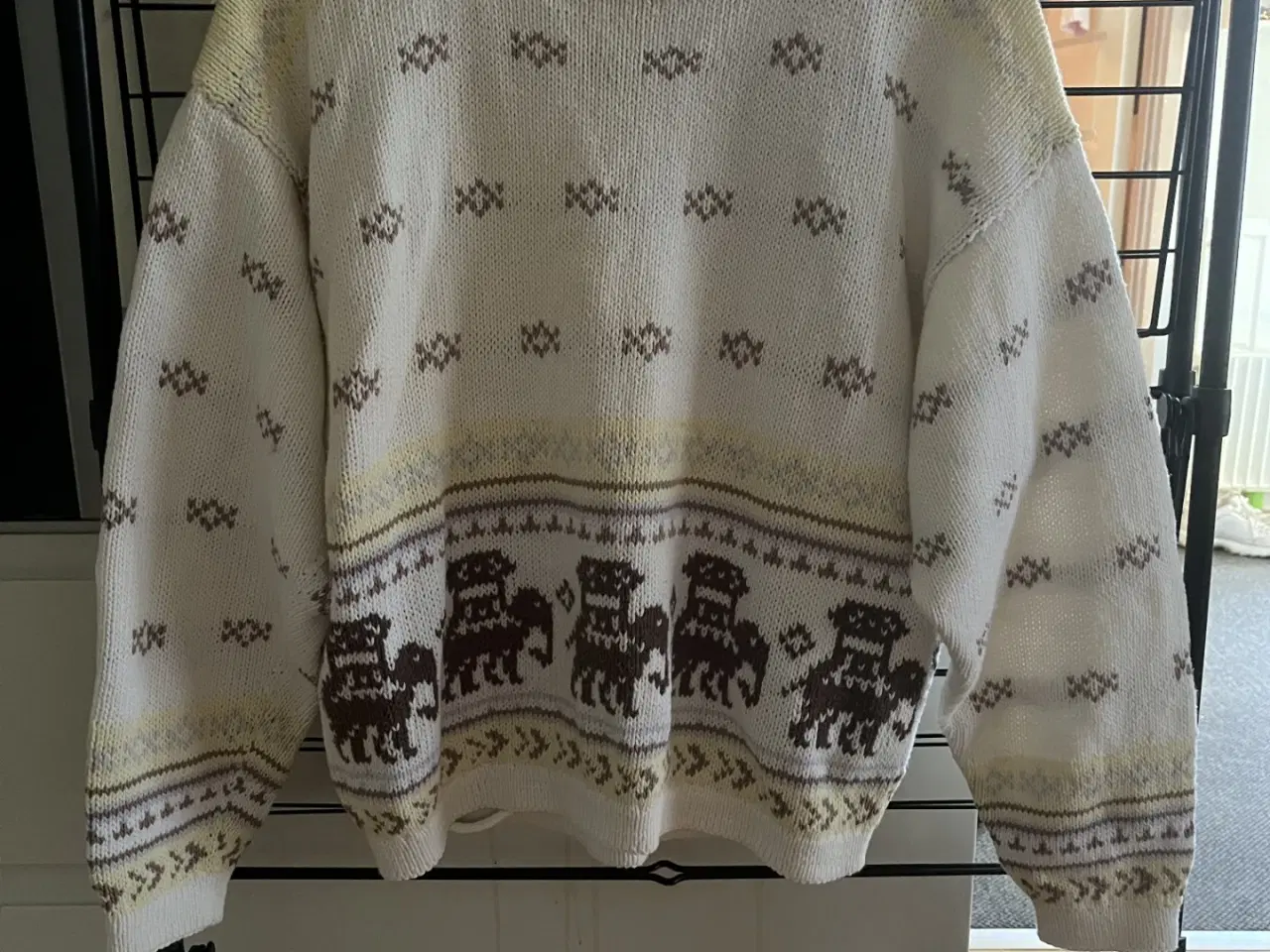 Billede 1 - Hjemmestrikket bluse