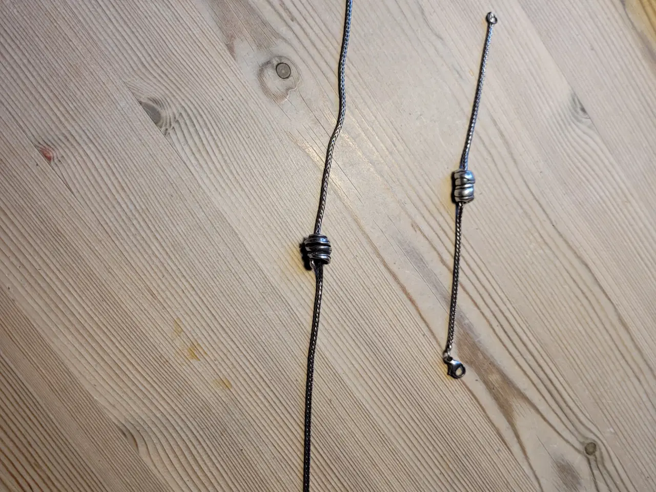 Billede 1 - Trollbeads rævehalehalskæde og armbånd med charms