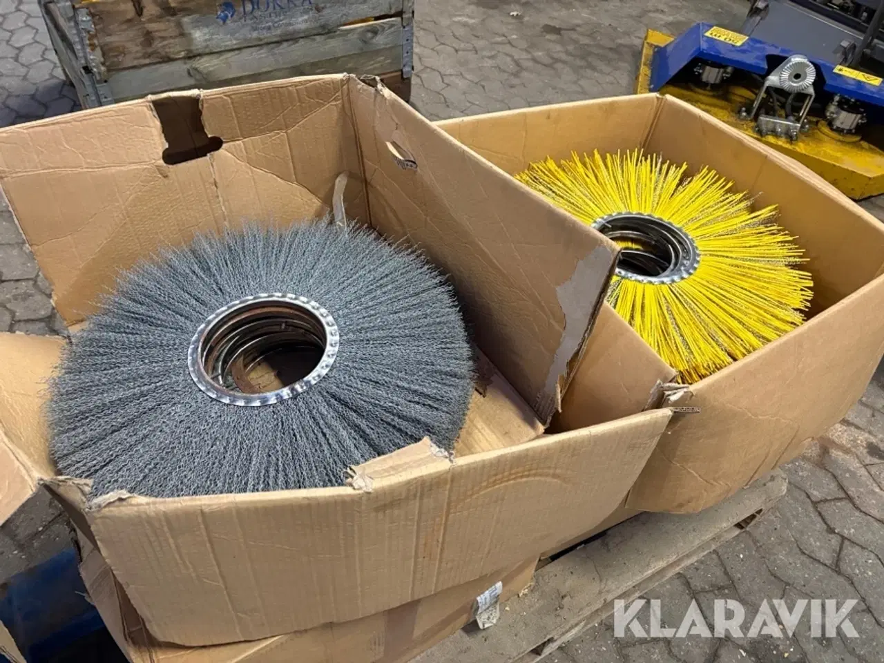 Billede 1 - Børster - hul-diameter 17,5