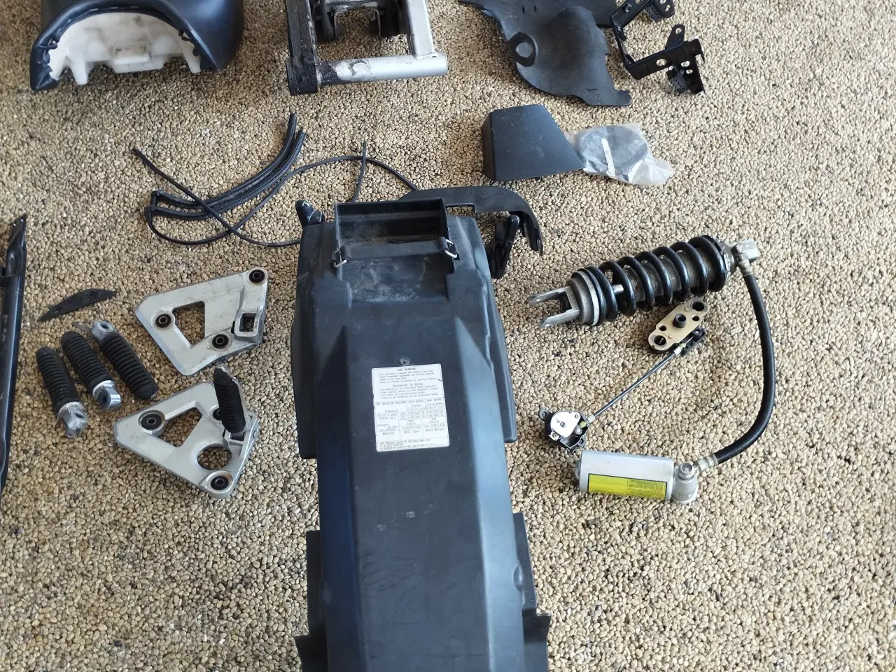 Billede 2 - Reservedele  til  Suzuki GSX 600 F 1993 ( se %)