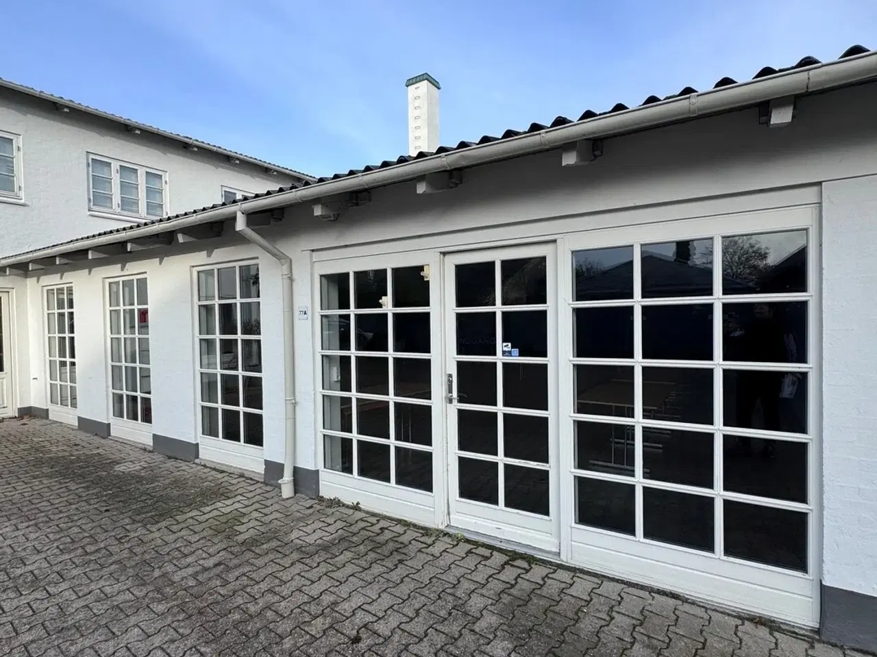 Billede 1 - Flot renoveret erhvervslejemål – centralt i Årslev